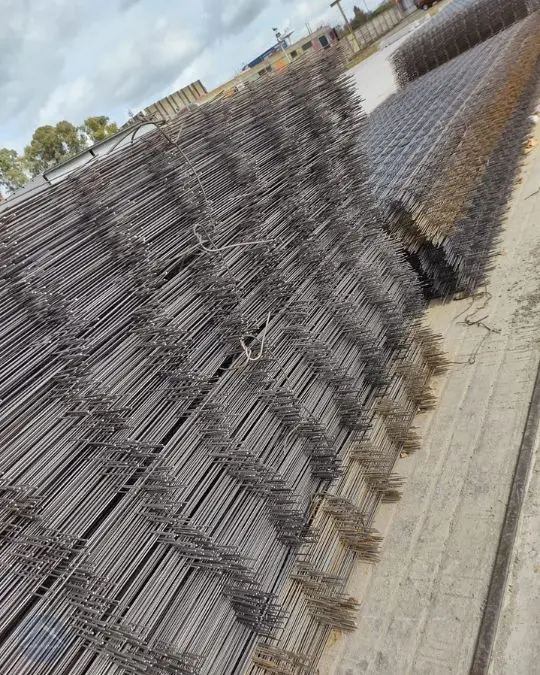 malla-acero-refuerzo-hormigon Malla de acero para refuerzo de hormigón en obras.